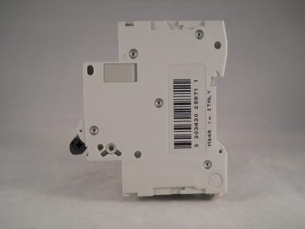 Schneider MCB 20 Amp Triple Pole 3 Phase Type B 20A C60HB320 Merlin Gerin 25871 - Image 4
