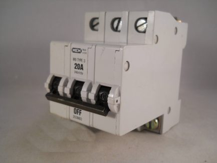 MEM MCB 20 Amp Type 3 M9 Triple Pole 3 Phase 20A Memshield 1 3T203 203MC 203MB3 - Image 3