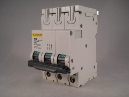 Square D MCB 40 Amp Triple Pole 3 Phase Breaker Type C 40A Loadcentre KQ10C340 - Image 3