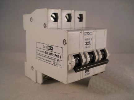 MEM MCB 32 Amp Type 4 M9 Triple Pole 3 Phase Breaker 32A Memshield 1 323D 323MB4