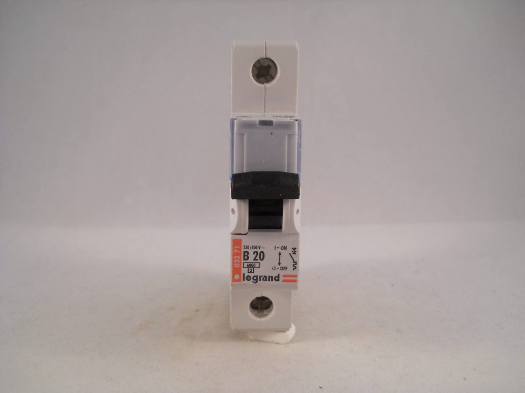 Legrand MCB B6 6A 03266 B10 10A 03268 B16 16A 03270 B20 20A 03271 B32 32A 03273 - Foto 5