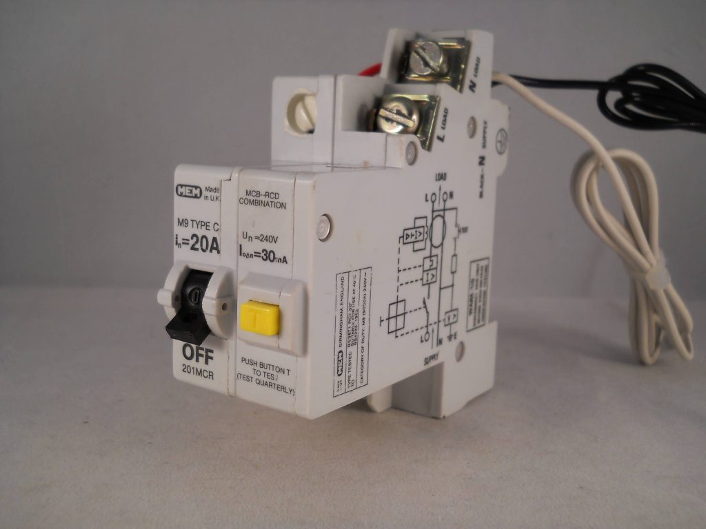 Eaton 32A/30 MA DP RCBO (170622 - Foto 13