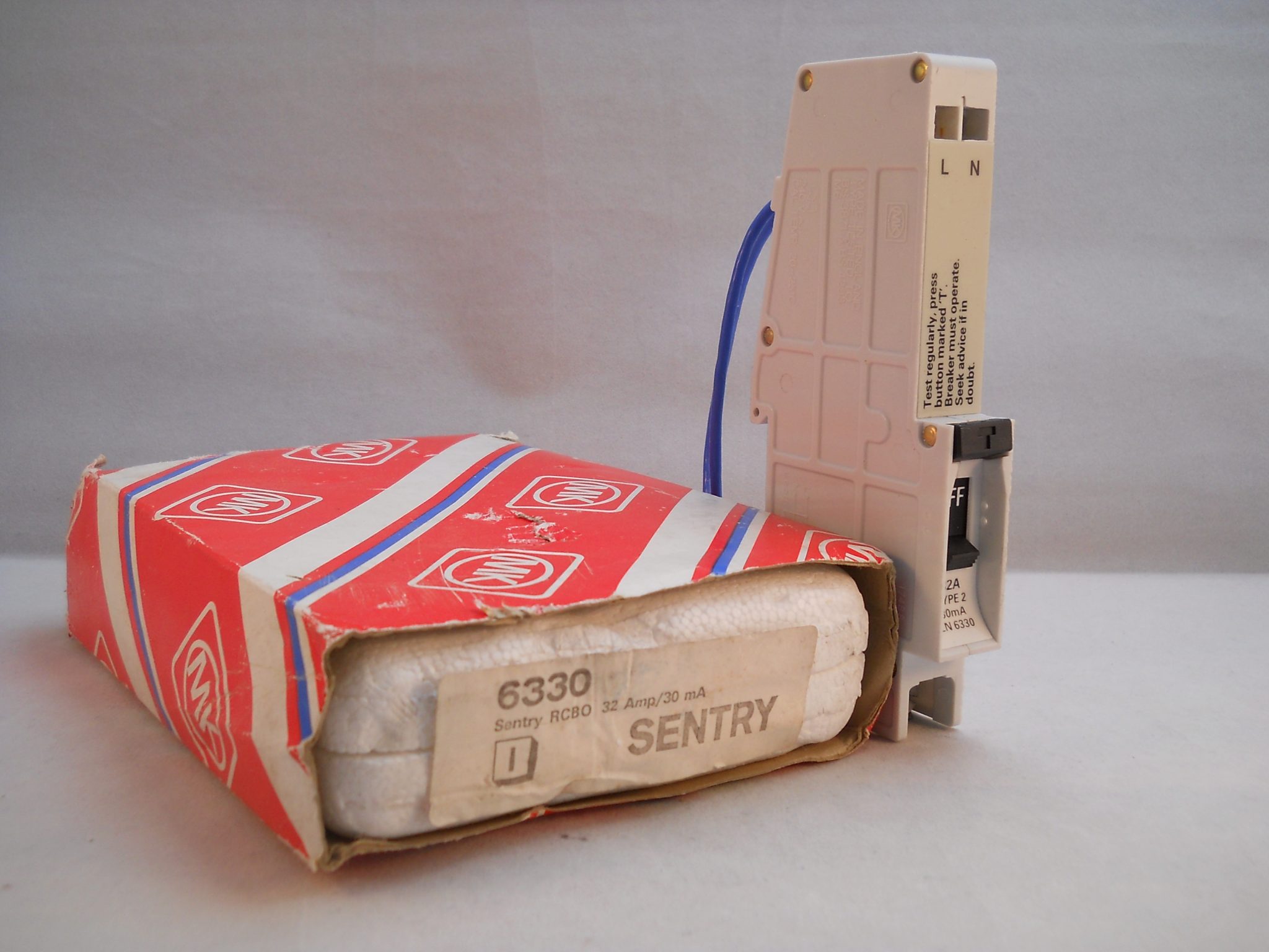 RCBO MK Electric 32A Tipo A 30mA - Interruptor Diferencial Curva B 6kA, Para Carril DIN, Color Blanco