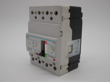 Hager MCCB 100 Amp Four Pole 100A 3 Phase & N Breaker H125D HD169U - Image 3